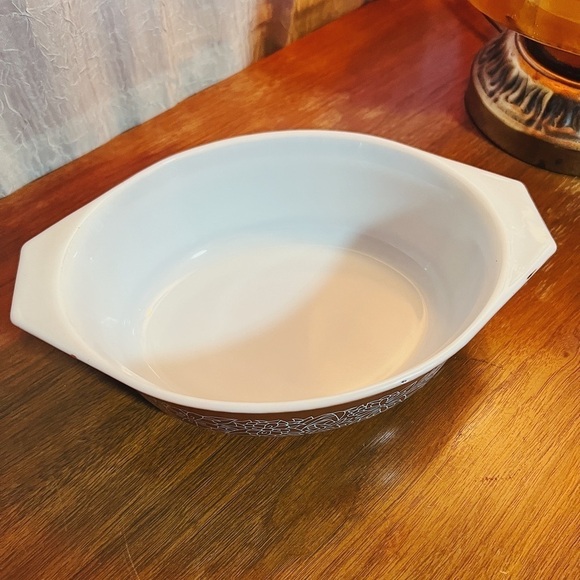 Vintage Pyrex Woodland Brown Covered Casserole Dish | 1.5 qt Retro Cookware - Picture 3 of 4